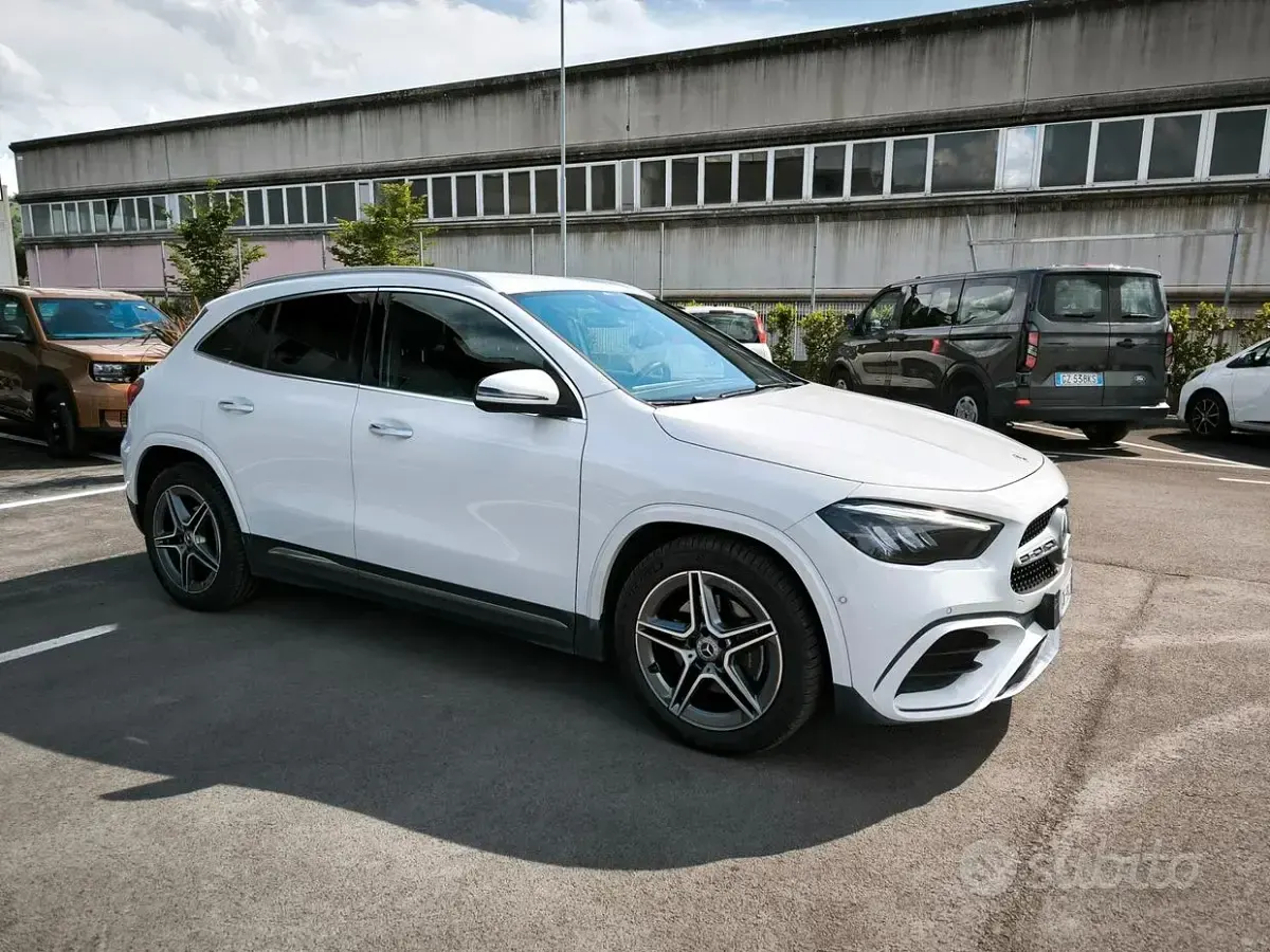 Usata Mercedes GLA180 AMG line 116 CV (85 kW) 2024 Bianco SUV