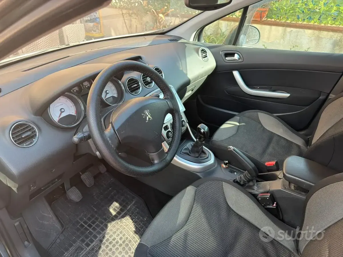 Usata Peugeot 308 150 CV (110 kW) 2008 Grigio Berlina