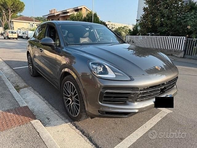 Grigio Usata 2019 Porsche Cayenne SUV | 54.900 € (Ottimo prezzo) - Immagine 1/4