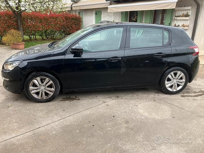 Usata Peugeot 308 110 CV (80 kW) 2014 Nero Berlina