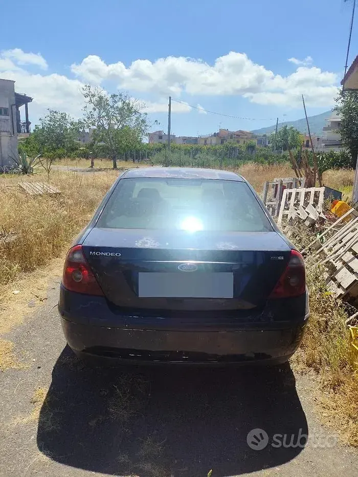 Usata Ford Mondeo 131 CV (96 kW) 2004 Blu Berlina