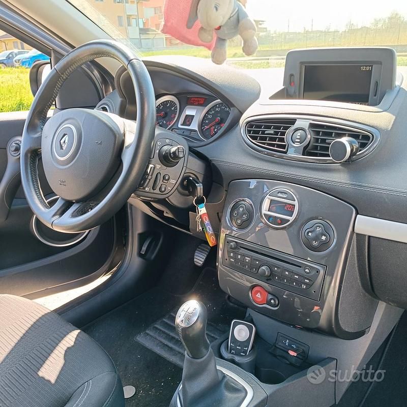 Usata Renault Clio III 85 CV (62 kW) 2011 Grigio Station wagon