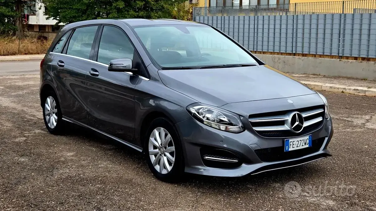 Begagnad Mercedes B160 Executive 90 HK (66 kW) 2016 Grå Minibuss