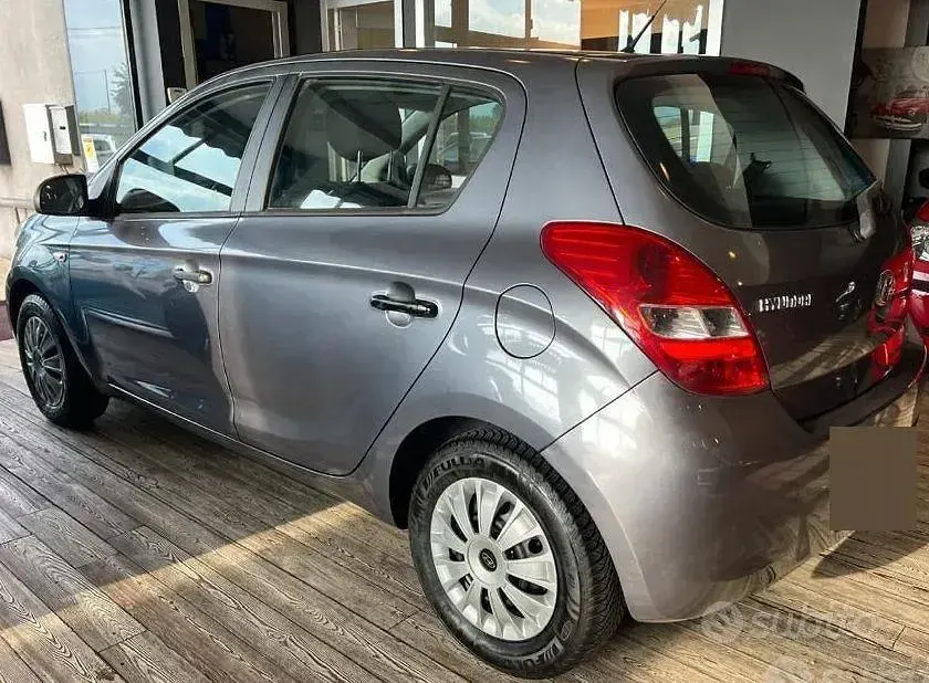 Usata Hyundai i20 78 CV (57 kW) 2009 Grigio Utilitaria