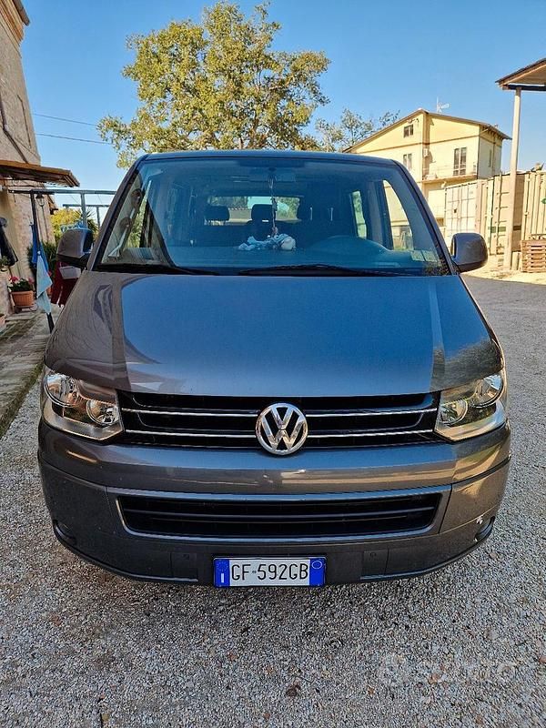Usata VW Caravelle 150 CV (110 kW) 2010 Grigio Monovolume