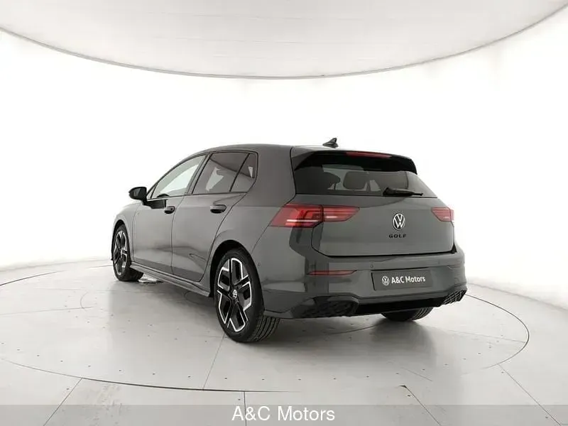 Nuova VW Golf VIII R-line 116 CV (85 kW) 2026 Grigio Utilitaria