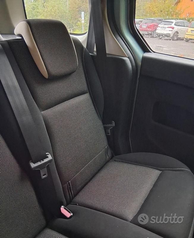 Usata 2012 Renault Kangoo Monovolume | 2500 € (Super prezzo) - Immagine 1/4