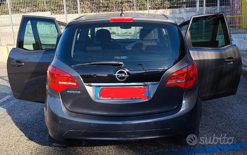 Usata Opel Meriva 101 CV (74 kW) 2012 Grigio Monovolume