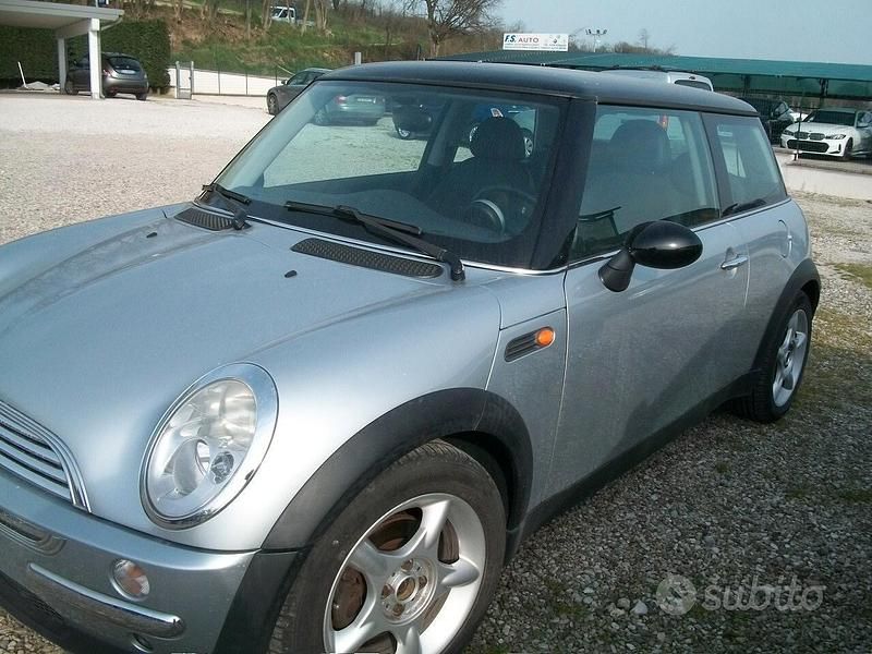 Usata Mini Cooper 116 CV (85 kW) 2004 Grigio Utilitaria