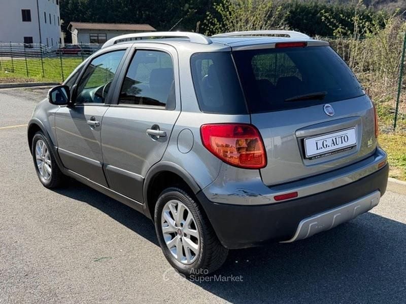 Usata Fiat Sedici Dynamic 135 CV (99 kW) 2012 Gray SUV