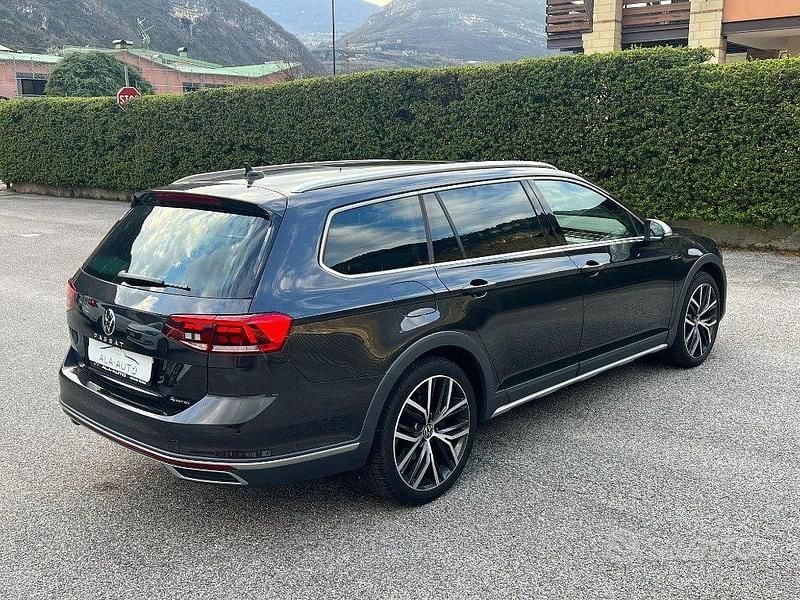 Usata VW Passat Alltrack 200 CV (147 kW) 2022 Grigio Station wagon