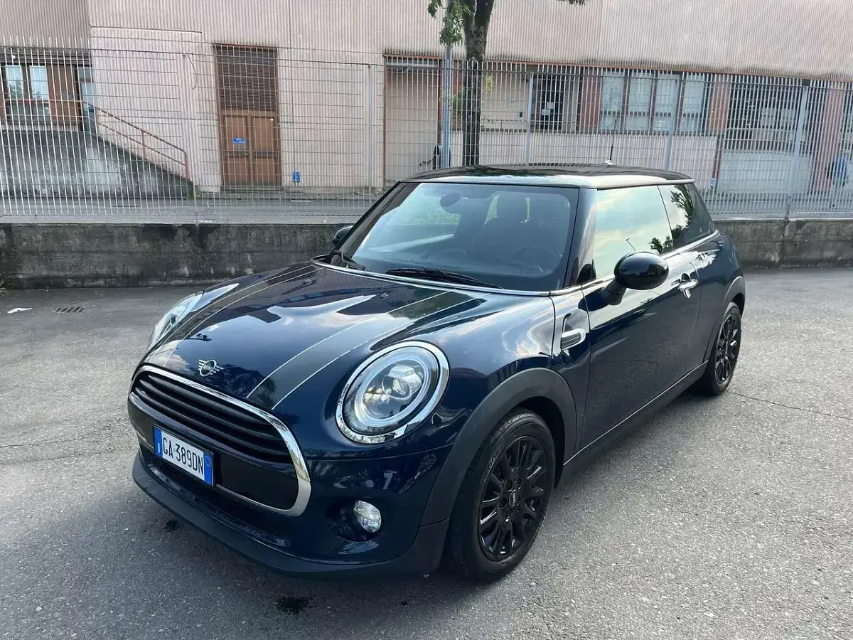 Usata Mini Cooper D 116 CV (85 kW) 2019 Blu/azzurro Utilitaria
