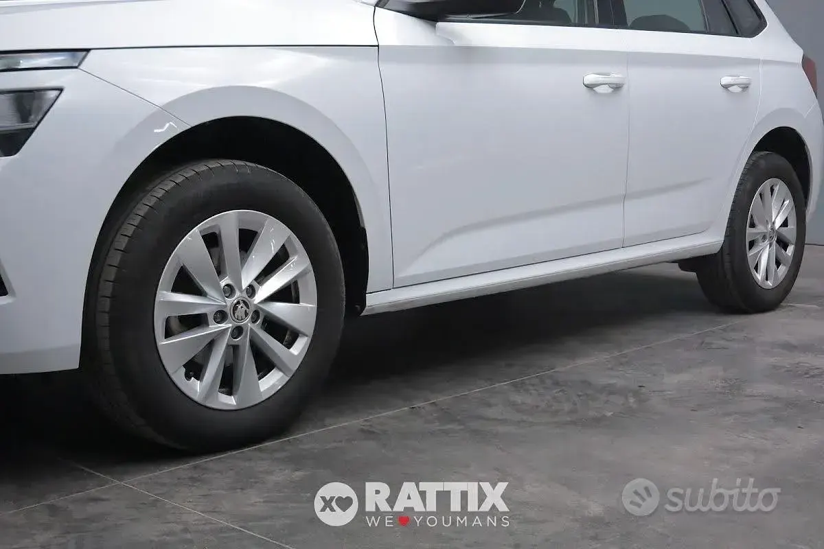 Usata Skoda Kamiq Ambition 95 CV (69 kW) 2024 Bianco luna SUV
