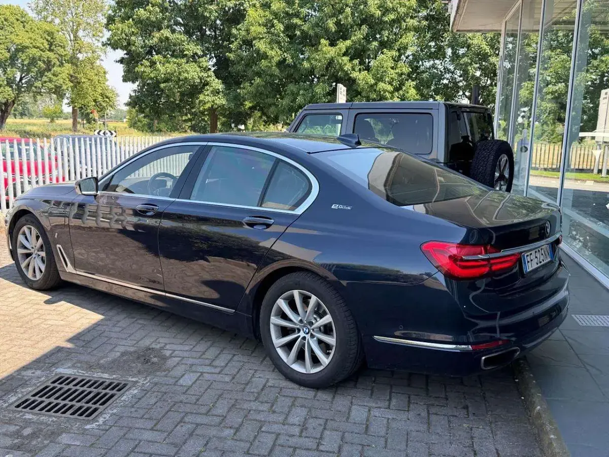 Usata BMW 740 Luxury Line 258 CV (189 kW) 2016 Blu Berlina