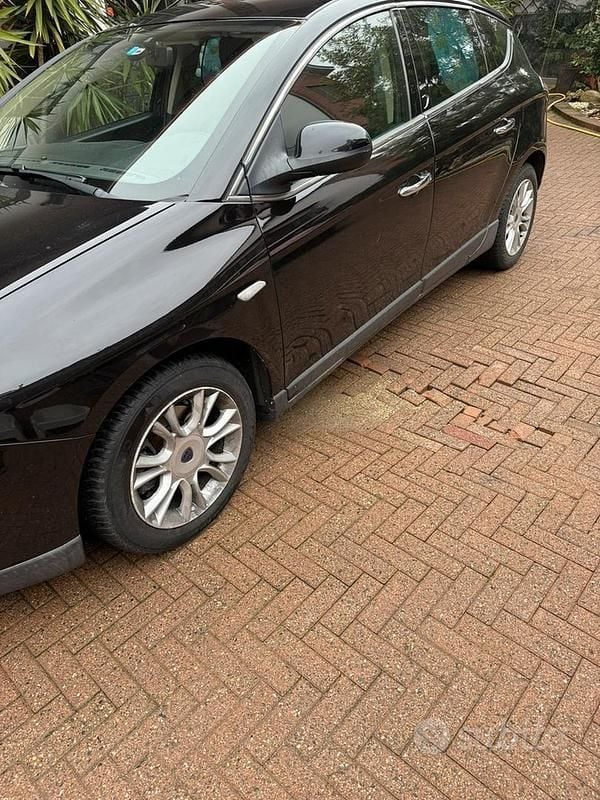 Usata Lancia Delta 120 CV (88 kW) 2010 Nero Utilitaria