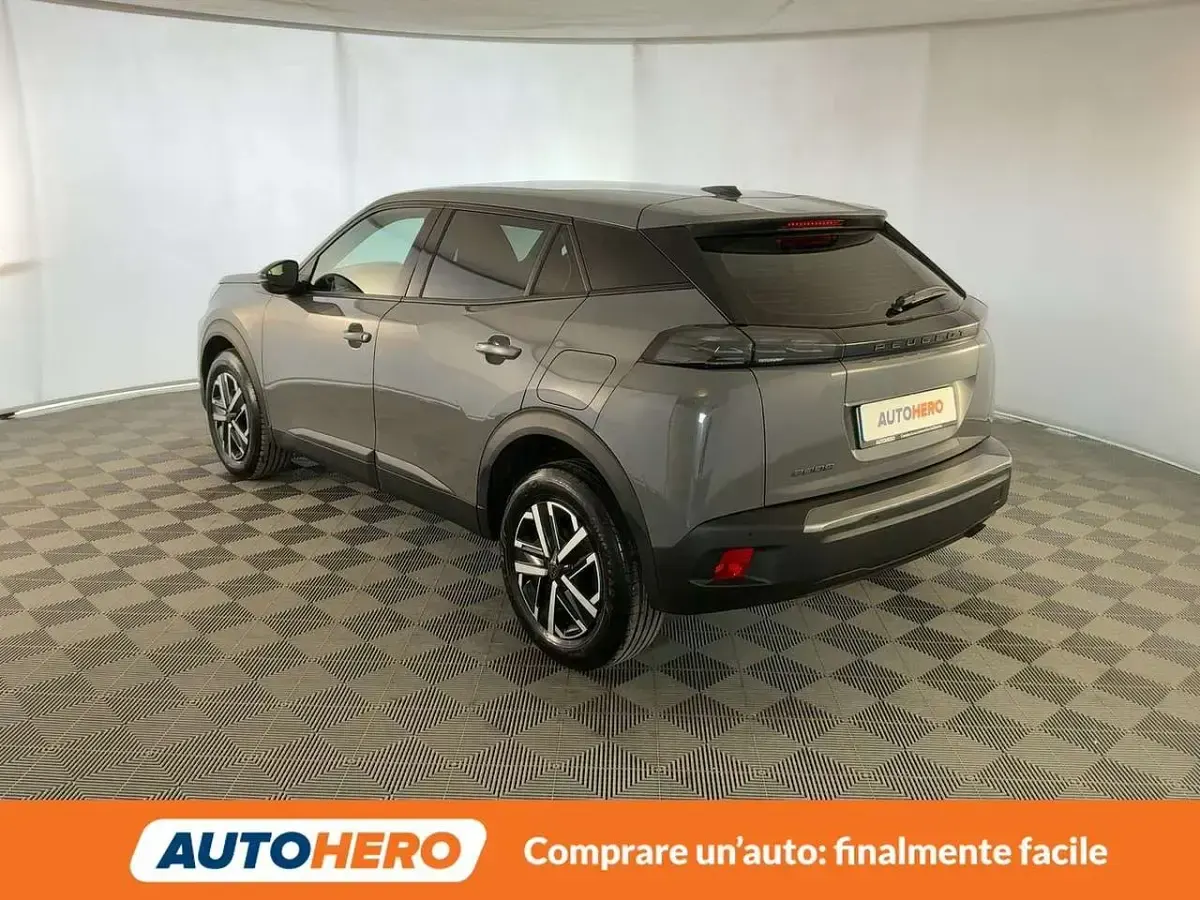 Usata Peugeot 2008 Active 101 CV (74 kW) 2024 Grigio SUV