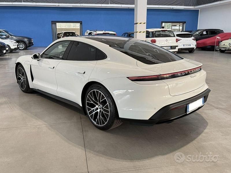 Usata Porsche Taycan 119 kW (163 CV) 2021 Bianco pastello Berlina