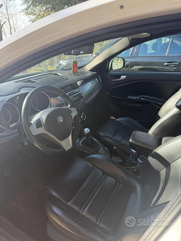 Usata Alfa Romeo Giulietta 170 CV (125 kW) 2011 Bianco Utilitaria