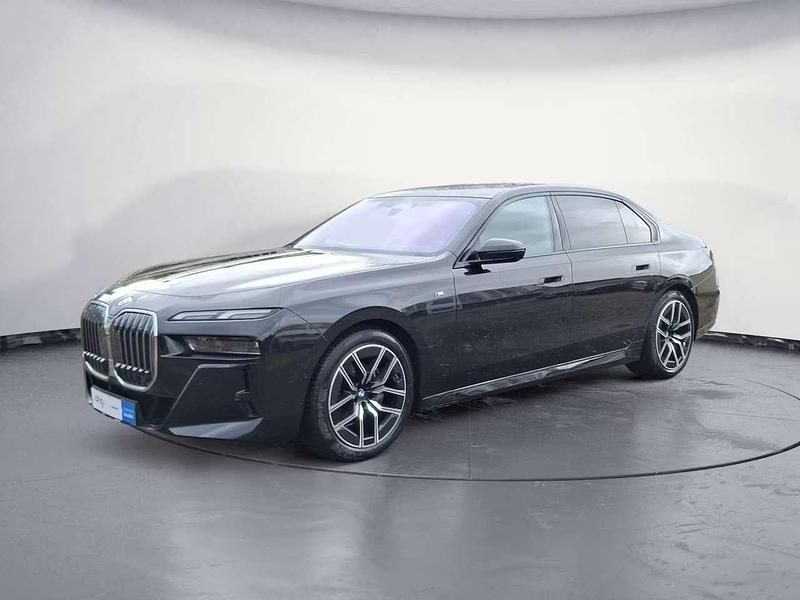 Usata BMW 740 M Sport 286 CV (210 kW) 2025 Saphirschwarz metallic Berlina