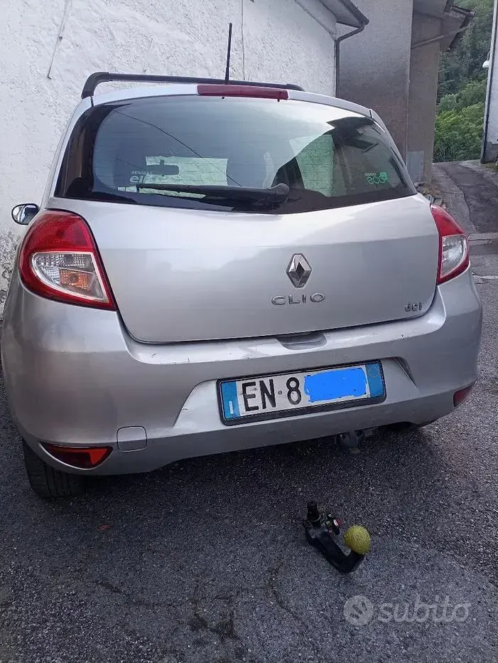 Usata Renault Clio III 75 CV (55 kW) 2012 Grigio Berlina