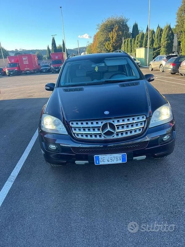 Usata Mercedes ML320 224 CV (164 kW) 2006 Blu SUV