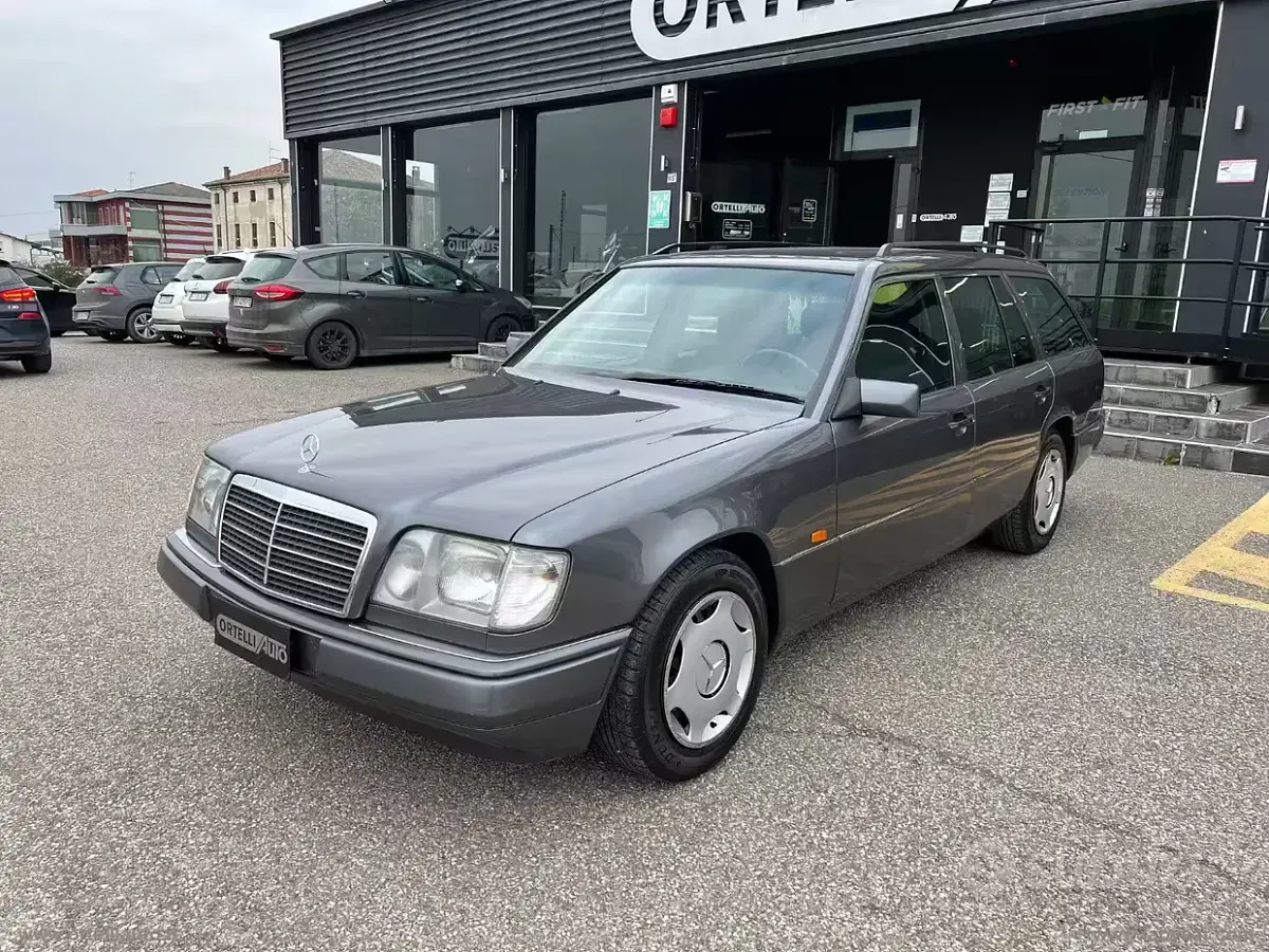 Usata Mercedes E200 Elegance 136 CV (100 kW) 1994 Grigio Station wagon