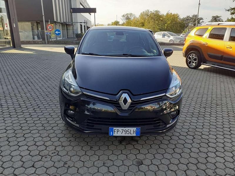 Nero Usata 2018 Renault Clio IV Tre volumi | 9700 € (Buon prezzo) - Immagine 1/4
