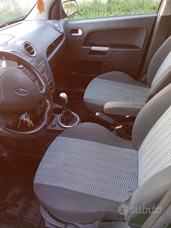 Usata Ford Fusion 68 CV (50 kW) 2006 Grigio Utilitaria