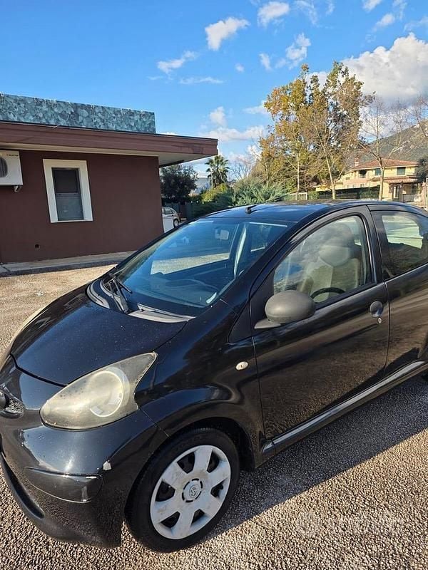 Usata Toyota Aygo 67 CV (49 kW) 2008 Grigio Utilitaria