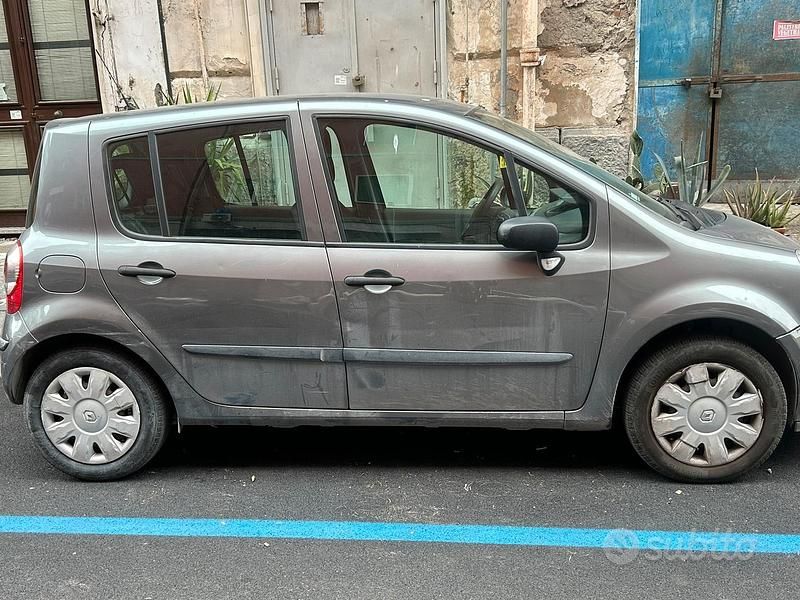 Usata Renault Modus 75 CV (55 kW) 2006 Grigio Monovolume