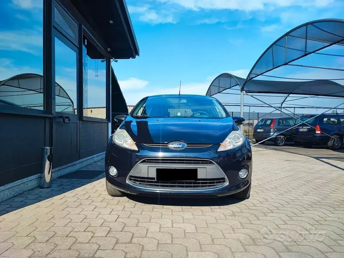Usata Ford Fiesta Titanium 82 CV (60 kW) 2010 Nero Berlina