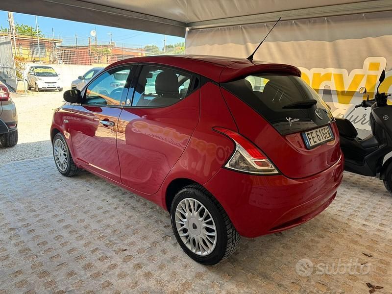 Usata Lancia Ypsilon Gold 69 CV (50 kW) 2016 Rosso Utilitaria