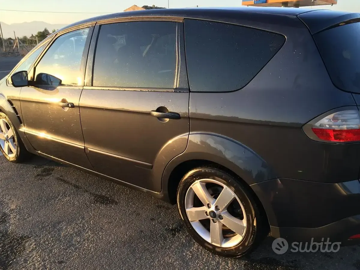 Usata Ford S-MAX Titanium 140 CV (102 kW) 2007 Grigio Monovolume