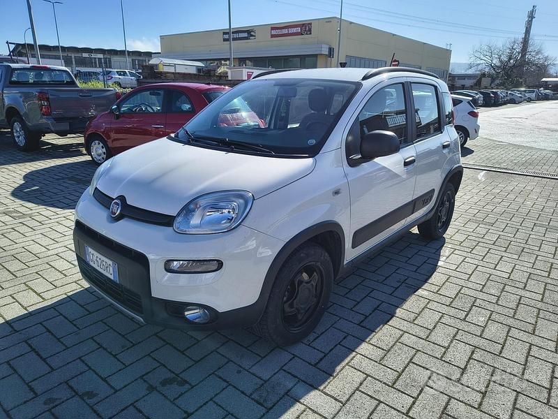 Usata Fiat Panda 4x4 Wild 84 CV (61 kW) 2021 Bianco Utilitaria