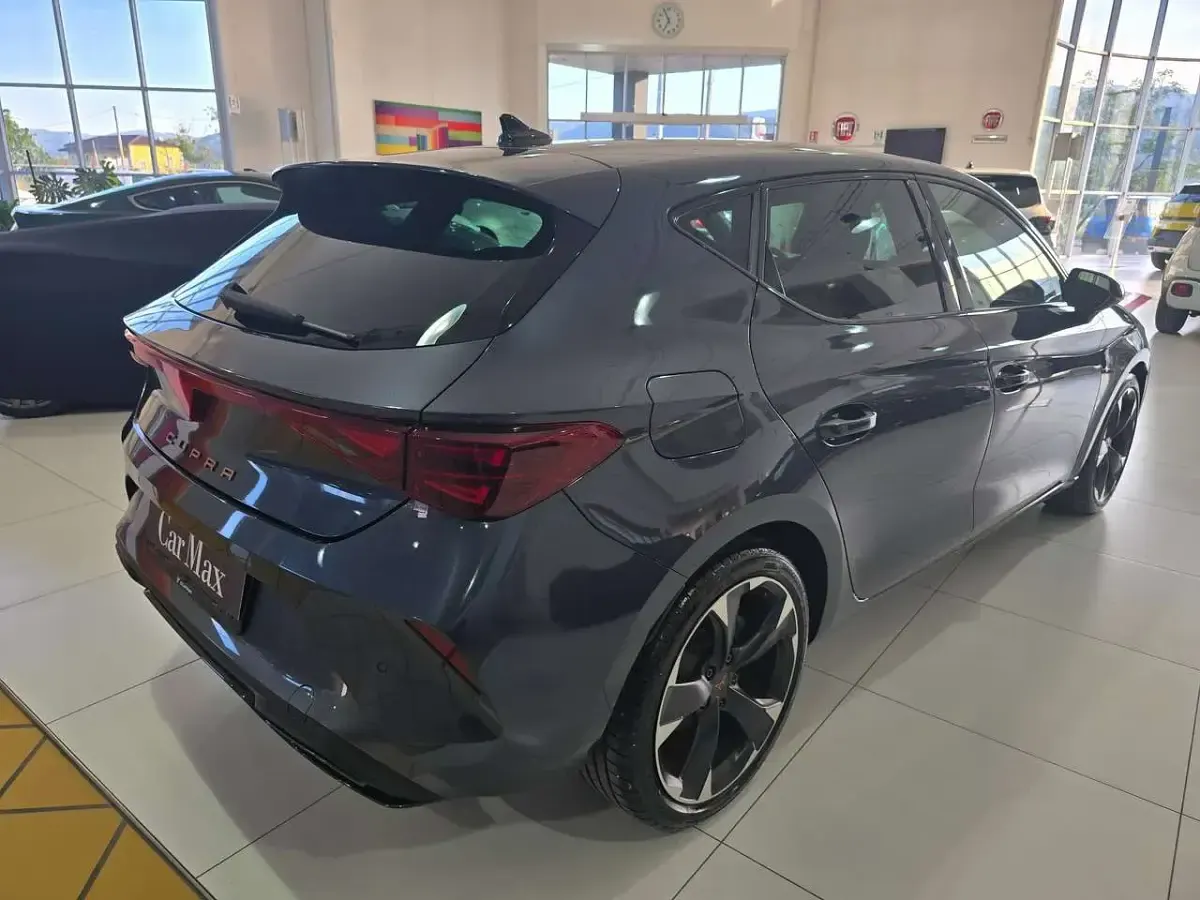 Usata Cupra Leon 150 CV (110 kW) 2025 Grigio metallizzato Berlina