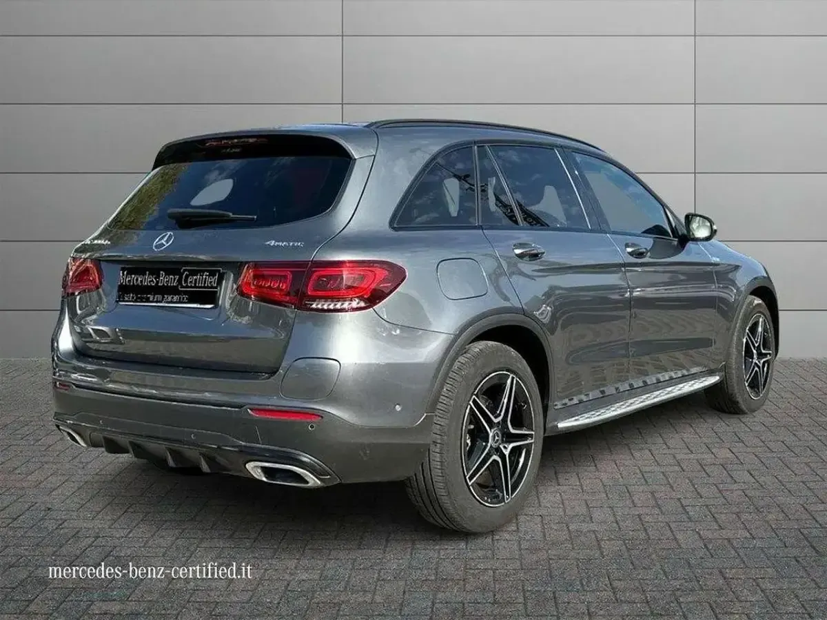 Usata Mercedes GLC300e Premium 306 CV (225 kW) 2021 Grigio selenite SUV