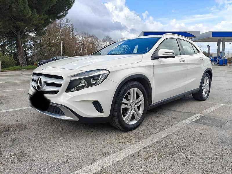 Usata Mercedes GLA200 136 CV (100 kW) 2015 Bianco SUV