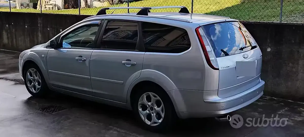 Usata Ford Focus 90 CV (66 kW) 2007 Grigio Station wagon