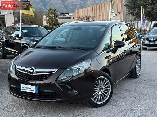Dark mahagony brown Usata 2016 Opel Zafira Tourer Cosmo Monovolume | 6999 € (Buon prezzo) - Immagine 1/4