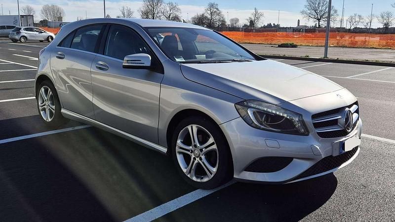Usata Mercedes A180 109 CV (80 kW) 2012 Grigio Berlina