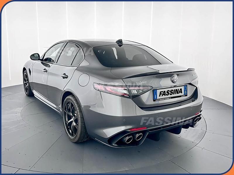 Nuova Alfa Romeo Giulia Quadrifoglio 519 CV (381 kW) 2025 Grigio Berlina