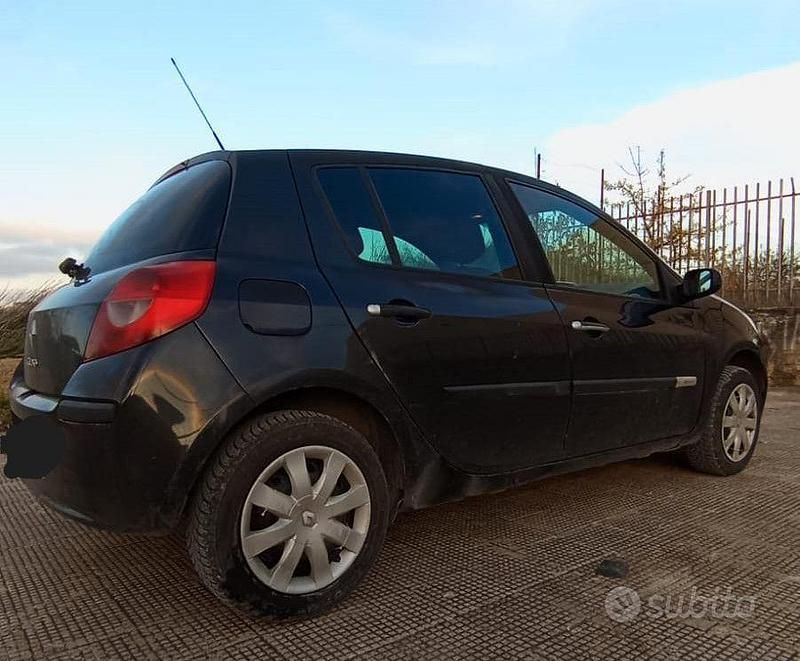 Usata Renault Clio II Rip Curl 86 CV (63 kW) 2007 Nero Utilitaria