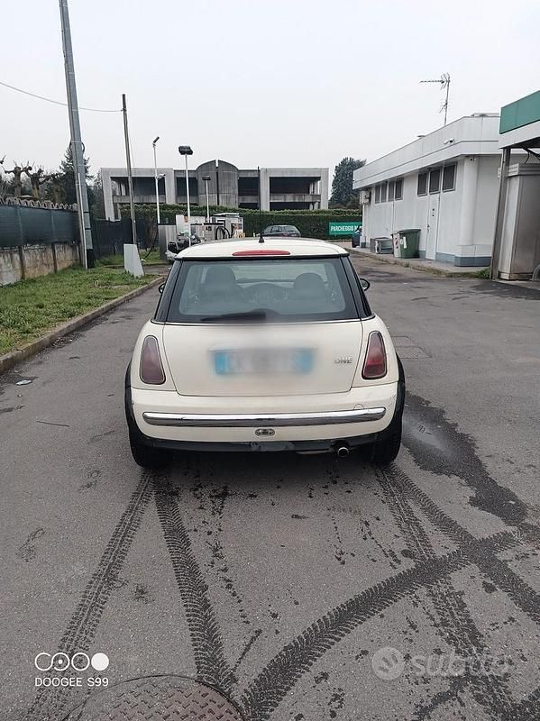 Usata Mini ONE 90 CV (66 kW) 2004 Utilitaria