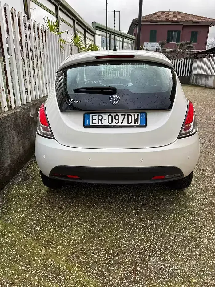 Usata Lancia Ypsilon 85 CV (62 kW) 2013 Utilitaria