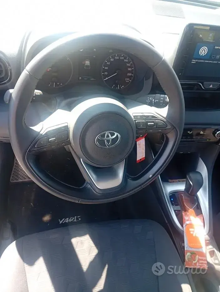 Nuova Toyota Yaris 101 CV (74 kW) 2025 Bianco Utilitaria