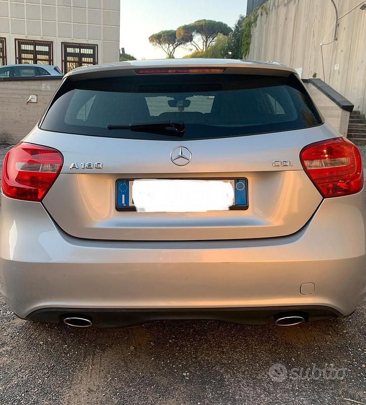 Usata Mercedes A180 109 CV (80 kW) 2014 Grigio Berlina