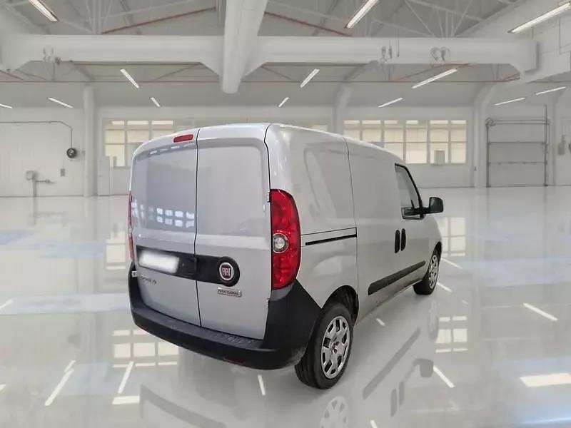 Usata Fiat Doblò Lounge 120 CV (88 kW) 2021 Bianco Monovolume