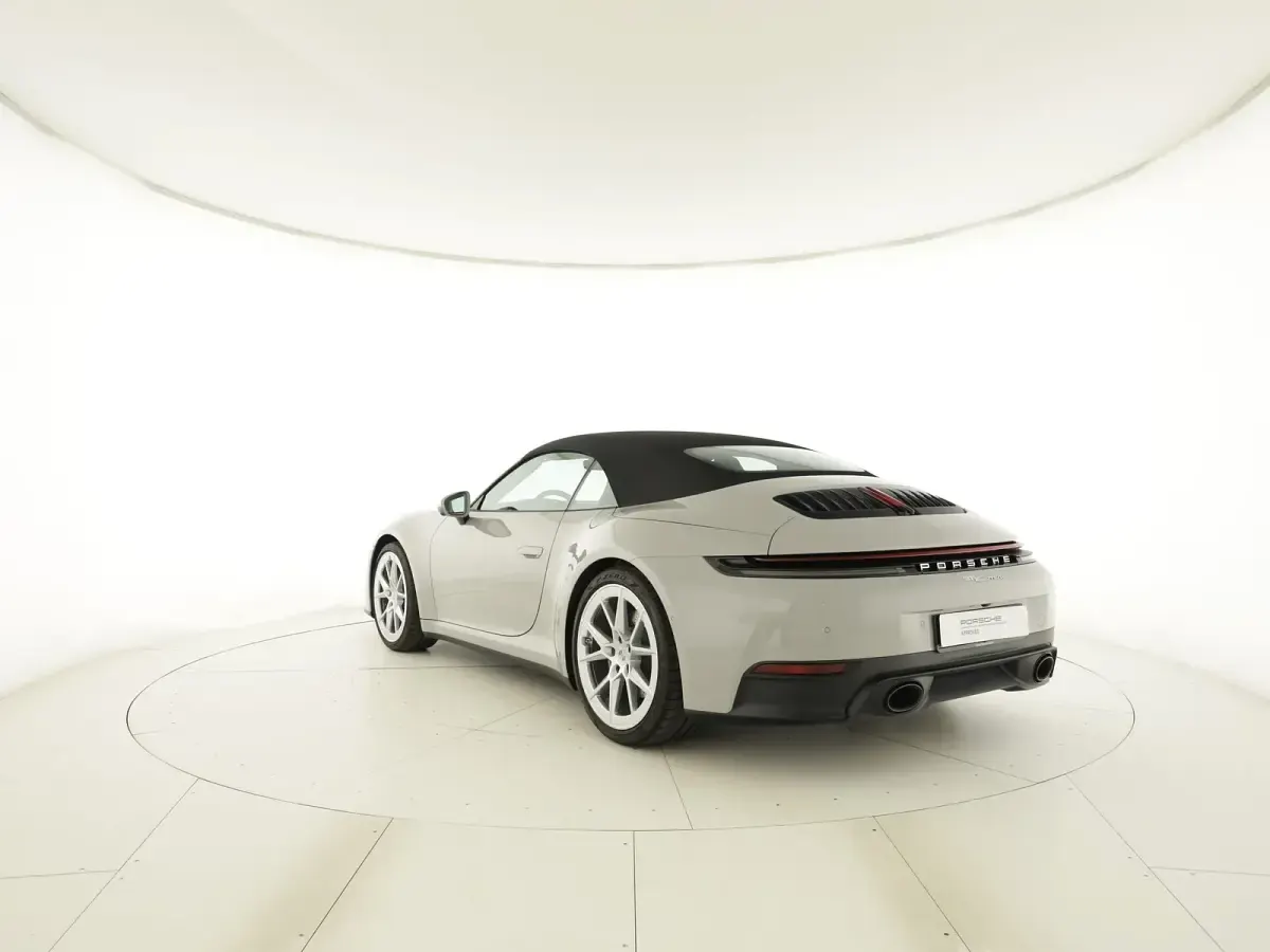 Usata Porsche 911 Carrera Cabriolet 394 CV (289 kW) 2025 3h gesso Cabrio