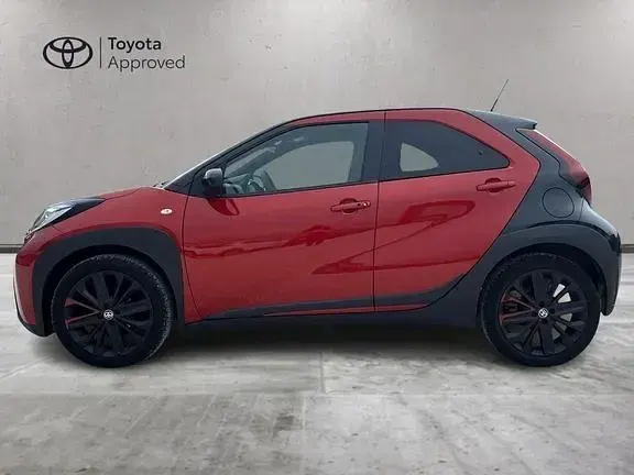 Usata Toyota Aygo X Lounge 72 CV (52 kW) 2022 Rosso SUV
