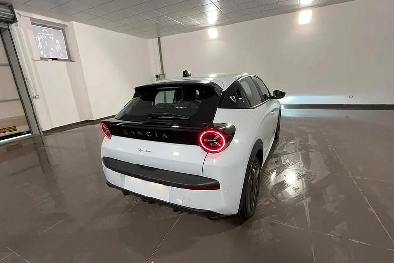 Nuova Lancia Ypsilon 101 CV (74 kW) 2025 Bianco Utilitaria
